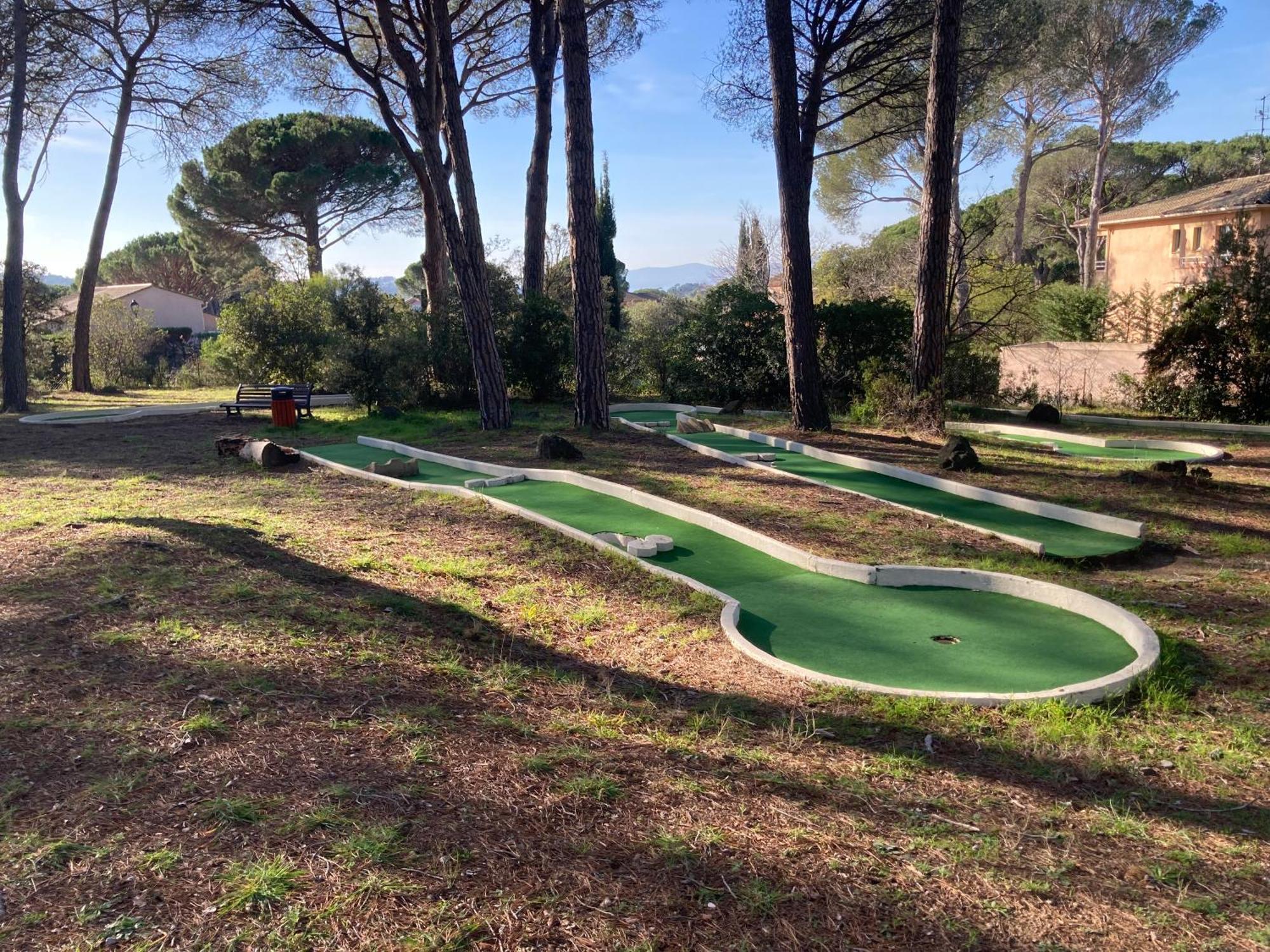 Charmant 2 Pieces Au Coeur Des Golfs De Saint Raphael Dış mekan fotoğraf